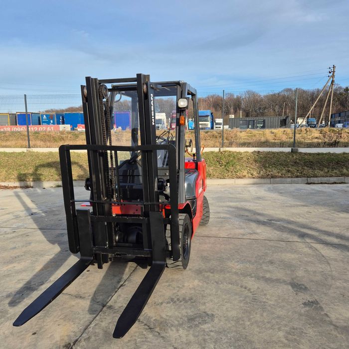 Погрузчик Nissan 2.5тон 2008р