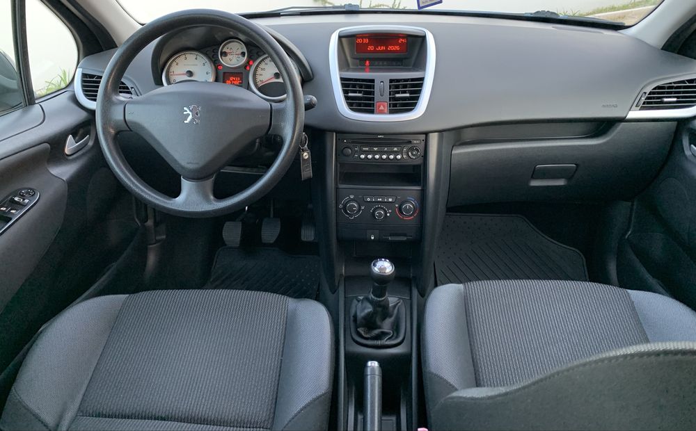 Peugeot 207 95 cv/ 61 mil kms/ 1dono/ motor corrente-IRREPREENSIVEL