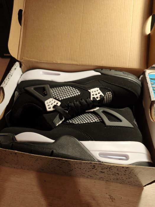 Air Jordan 4 Retro „White Thunder