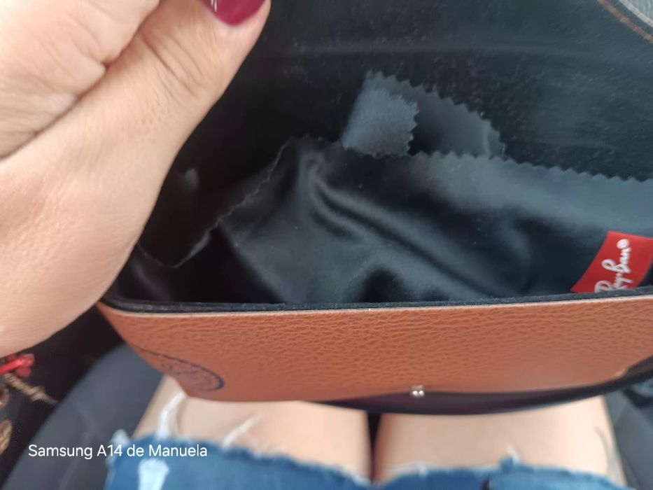 Óculos de sol em bom estado