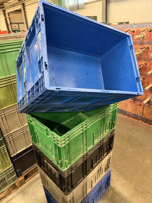 Skrzynki plastikowe skrzynie 2000 sztuk