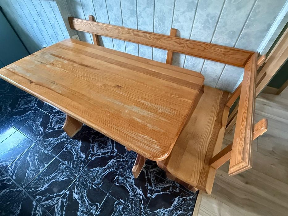 Duży Stół drewniany z ławami.