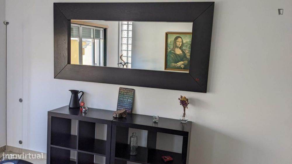 Quarto - localizado em Carcavelos Lisbon