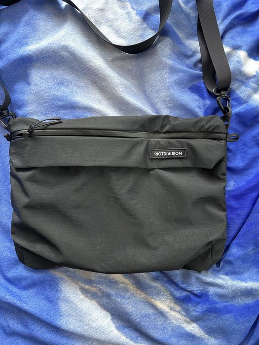 Сумки від бренду riot division