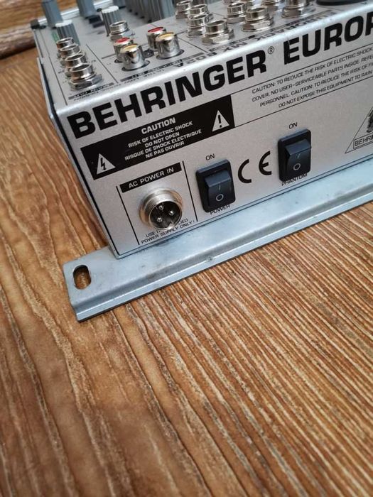 Микшер микшерный пульт Behringer MX802A
