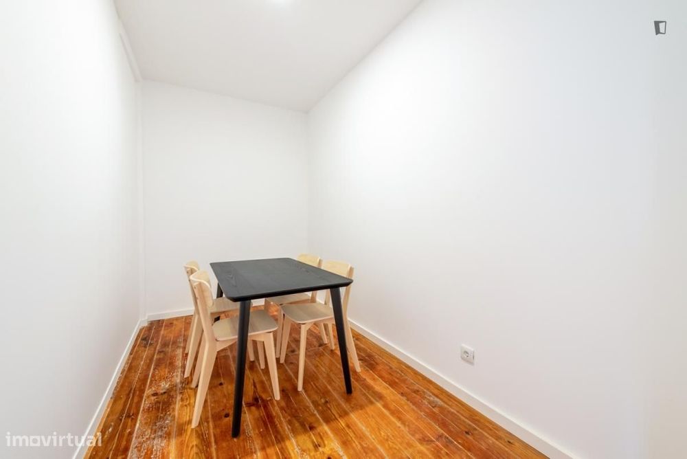 Quarto - localizado em Mouraria Lisbon