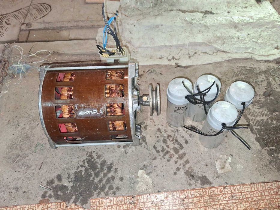 Електродвигун до пральної машини з конденсаторами