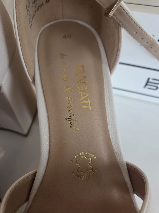 Beżowe sandały damskie na słupku r.40 platformie