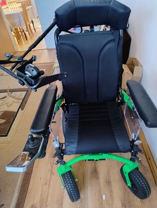 Nowy wózek elektryczny dla osób niepełnosprawnych
