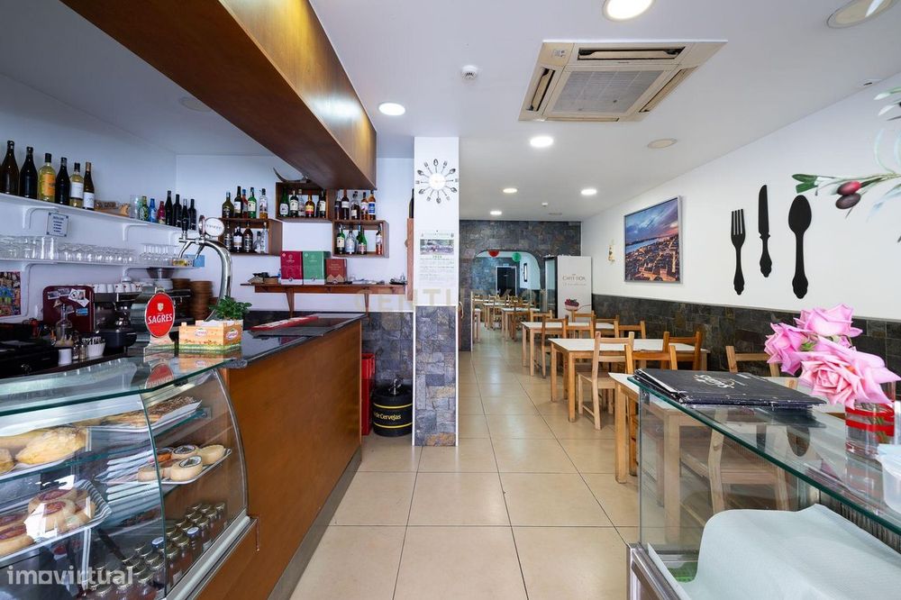 Oportunidade Única – Restaurante Remodelado na Cova da Piedade com Rec