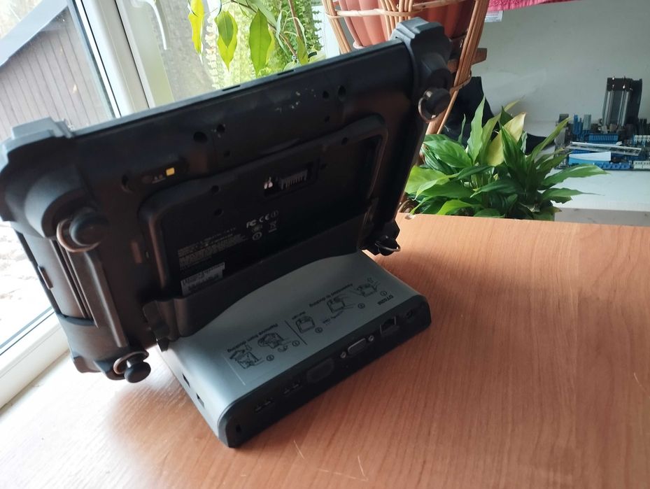 Tablet przemysłowy T10C Intel Atom N2600