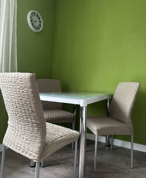 Погодинно,подобово,різні райони. 8 спальних місць