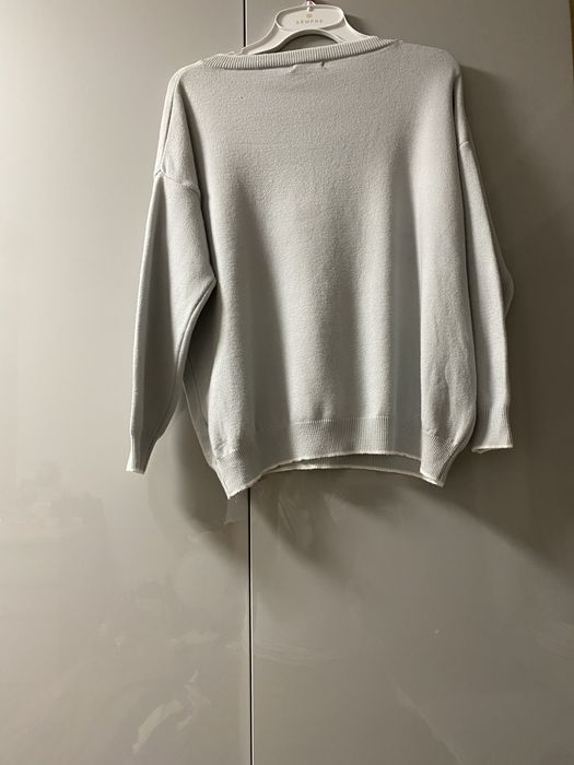 Sweter z dekoldem V Livan’s