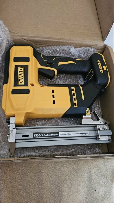 Gwoździarka 18V kompatybilna z akumulatorami dewalt
