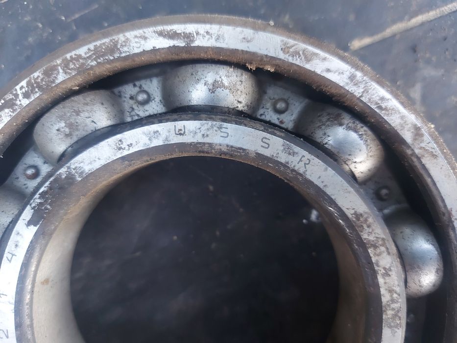 Продам Підшипник 214