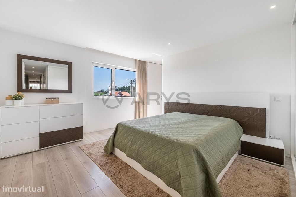 Apartamento T3 com garagem e jardim privativo