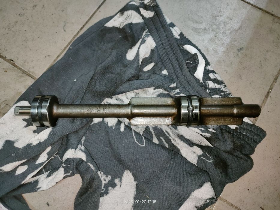 Балансировочний вал MD103045 Mitsubishi Galant