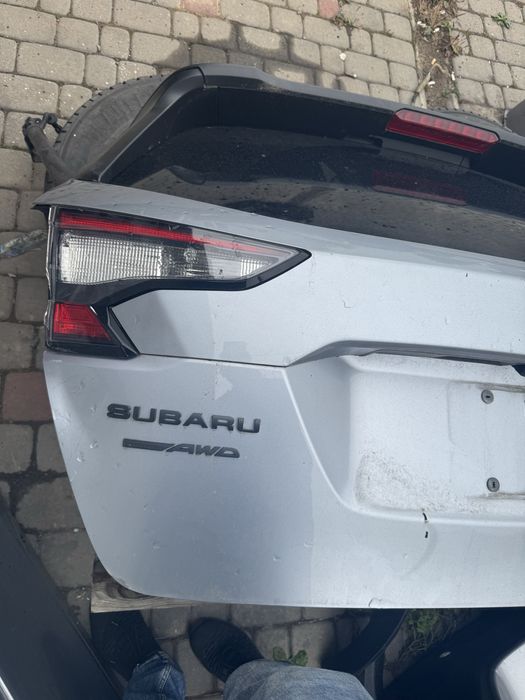 Кришка багажника Subaru Outback b16