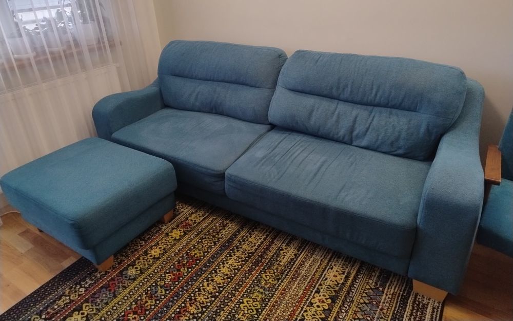 Sofa rozkładana z pufą