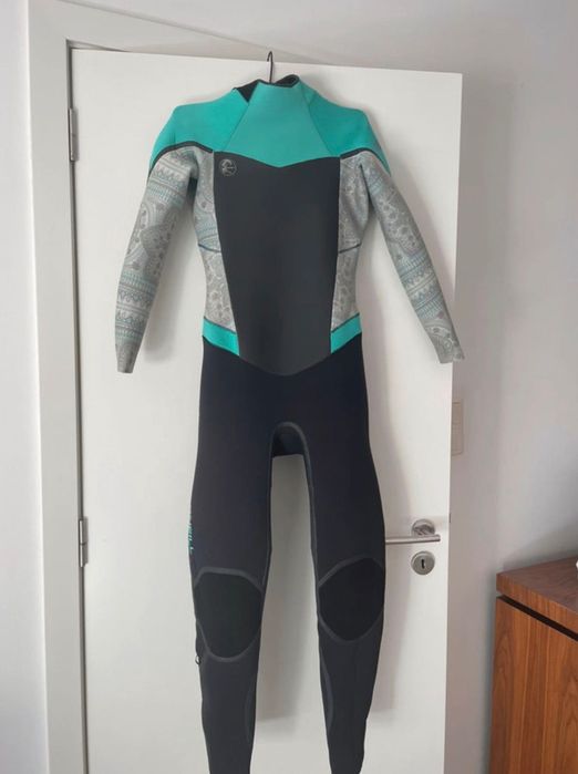 Fato de surf de mulher