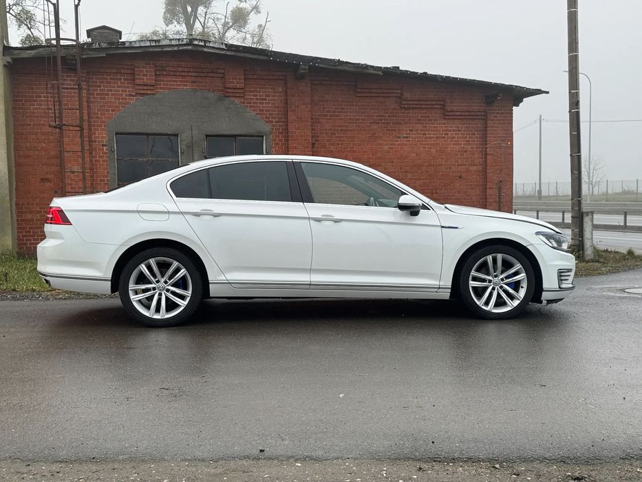 Volkswagen Passat Variant 12.2015r 1.4 GTE SEDAN HYBRYDA Full Led DIGITAL Panorama Alcantara ACC