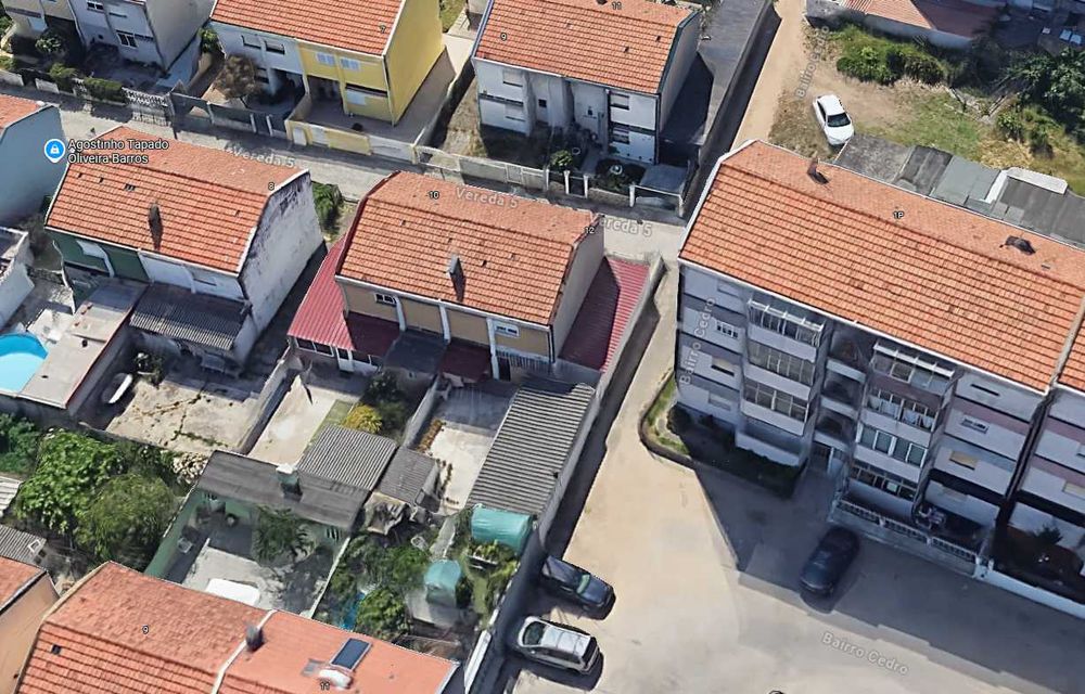 Vende-se Moradia T2 +1 -Bairro do Cedro