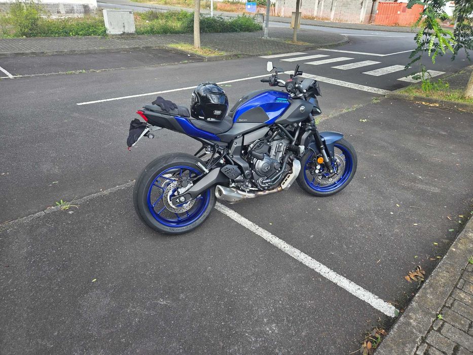Vendo Yamaha MT-07 Y-AMT (Modelo 2025) rigorosamente nova, com apenas 108 km rodados.