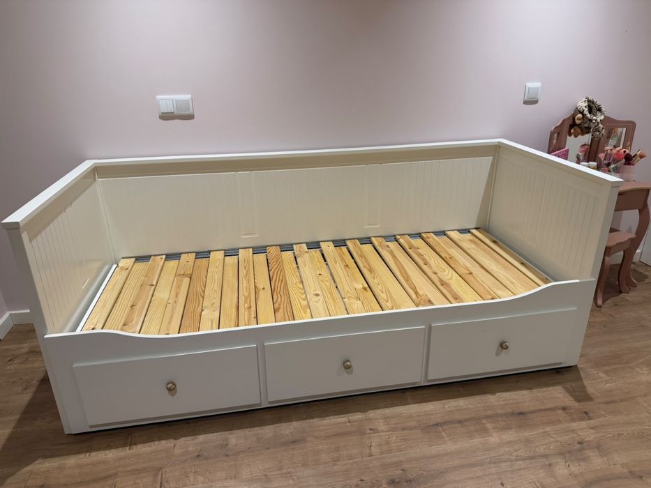 Vendo cama Ikea Hemnes + 2 colchoes com capa