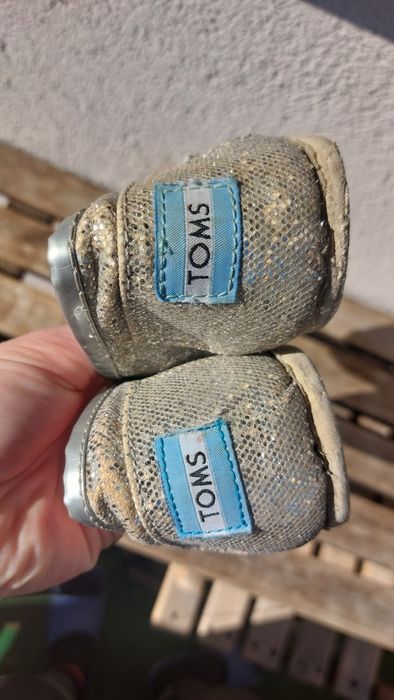38 Toms błyszczące buty wiosenne