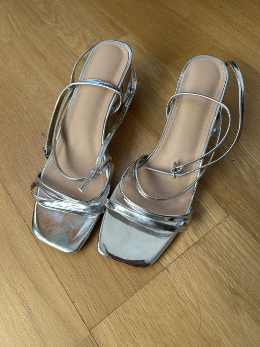 Sandálias prateadas