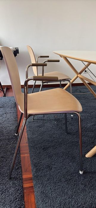 Mesa e 4 cadeiras brancas