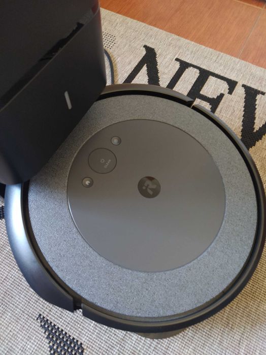 Aspirador iRobot Roomba i5 + Clean Base – Muito Bom Estado