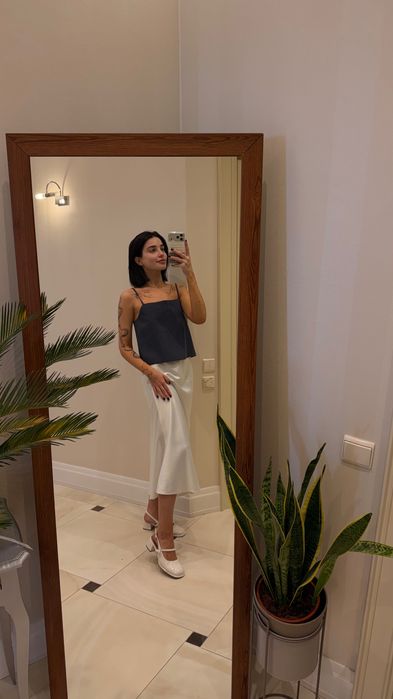 Білі лакові туфельки на невелечкому каблуку