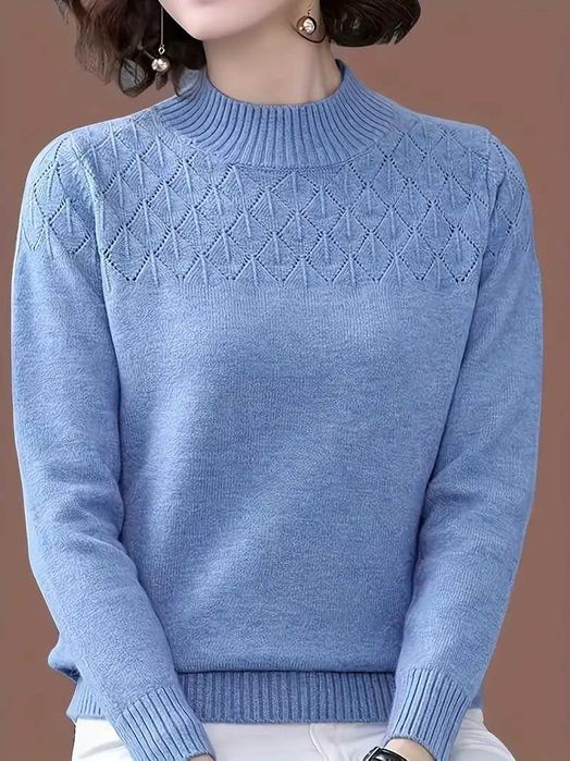 Стильний жіночий светр