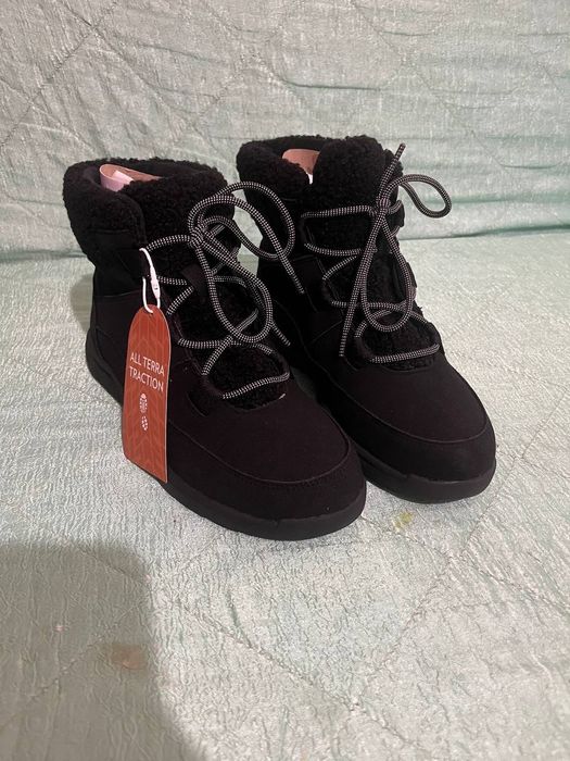 Продам черевики, нові