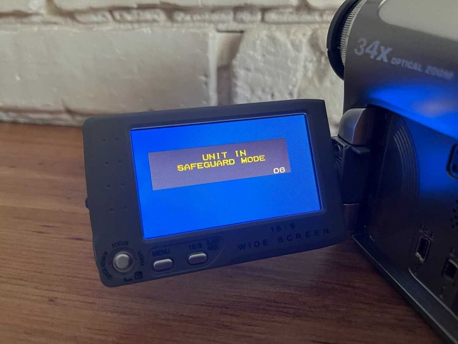 Відеокамеруа JVC GR-D760E
