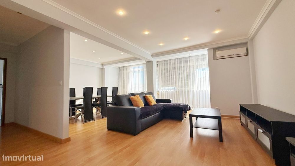 Apartamento T3 convertido em T2– com Excelente Exposição Solar — Corroios, Setúbal