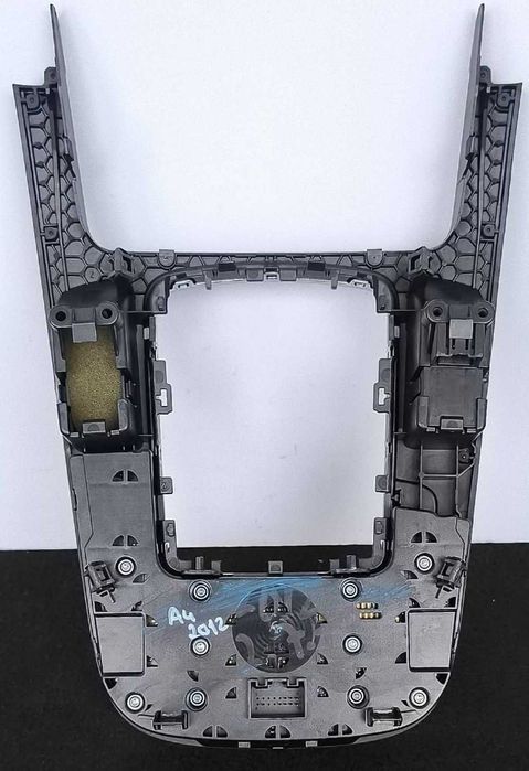 Consola Central AUDI A4 B8 (8K2) ano 2012