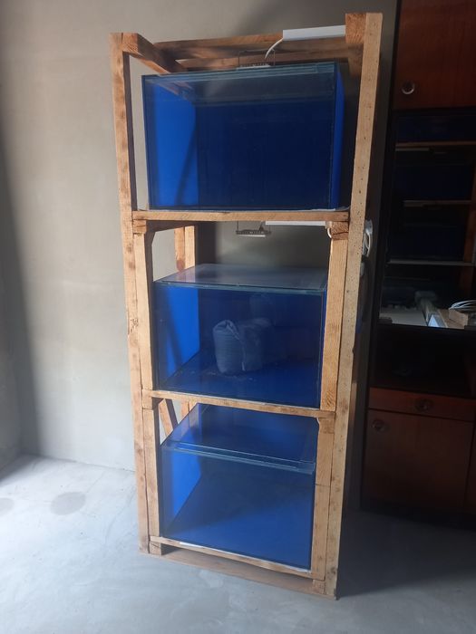 Стелаж деревянный в полном к-т с Аквариумами.