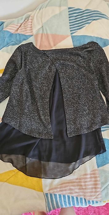 Camisola preta com cetim