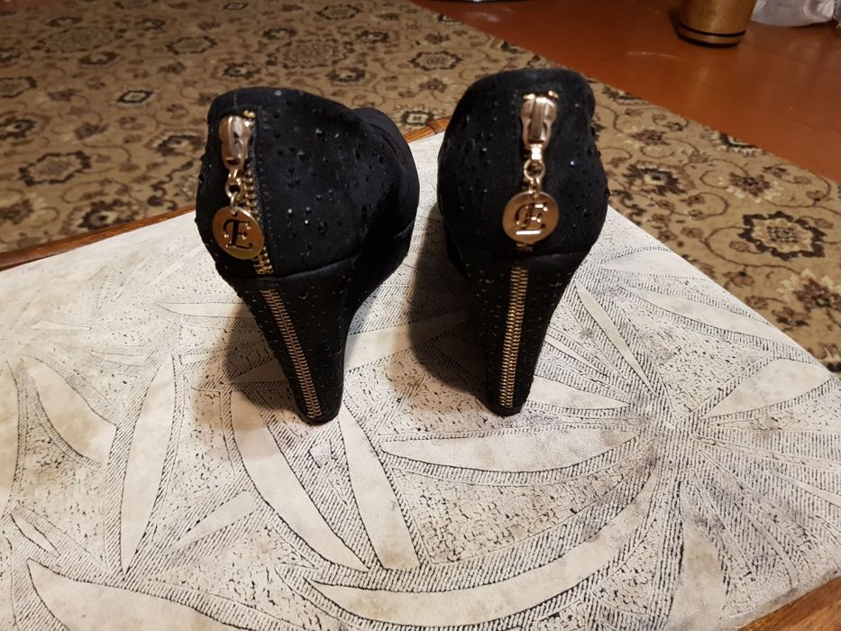 Продам жіночі туфлі