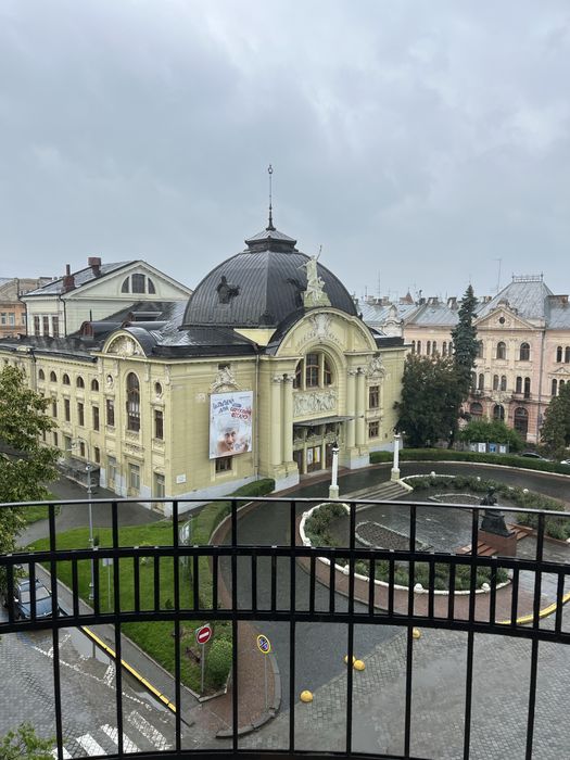 Продаж! Квартира з видом на драмтеатр — історичний центр міста