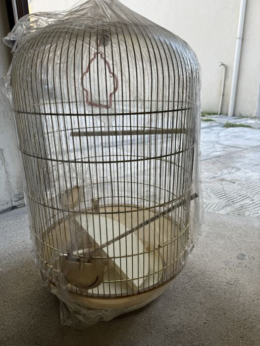 Gaiola de passaros grande