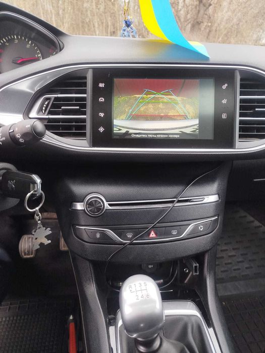 Peugeot 308 2015 рік в гарному техічному стані