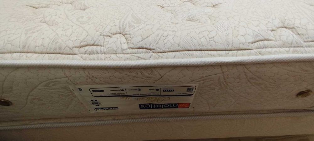 Cama de casal Molaflex