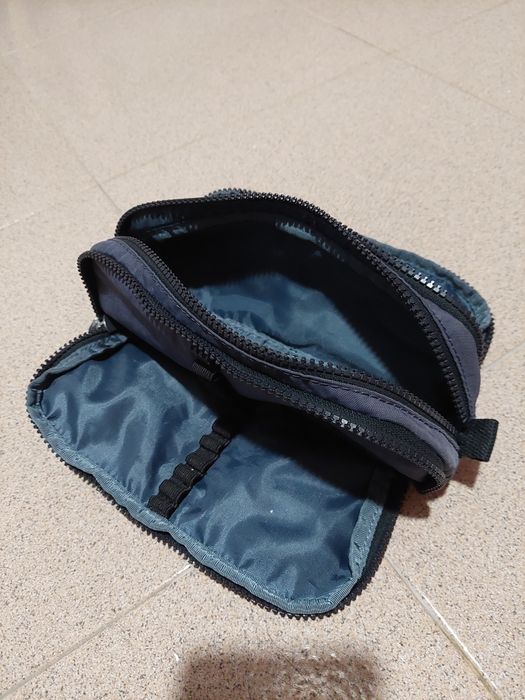 Vendo estojo azulado