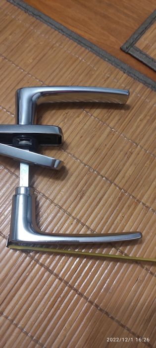 Klamka Yale solidna srebrny