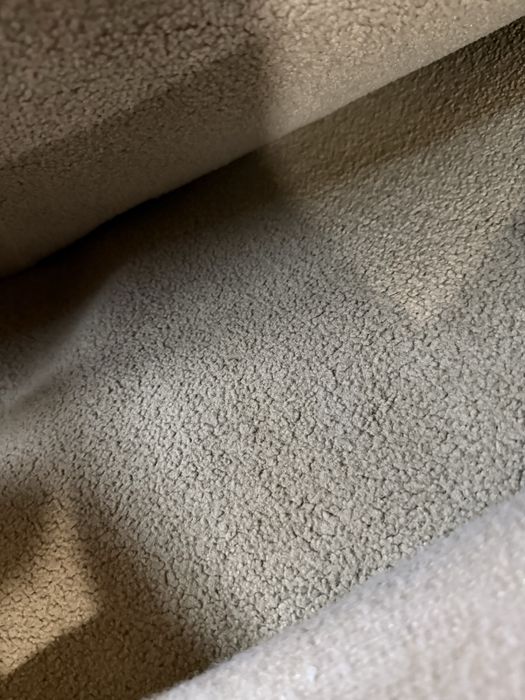 Carpetes tamanho medio cinzentas e brancas