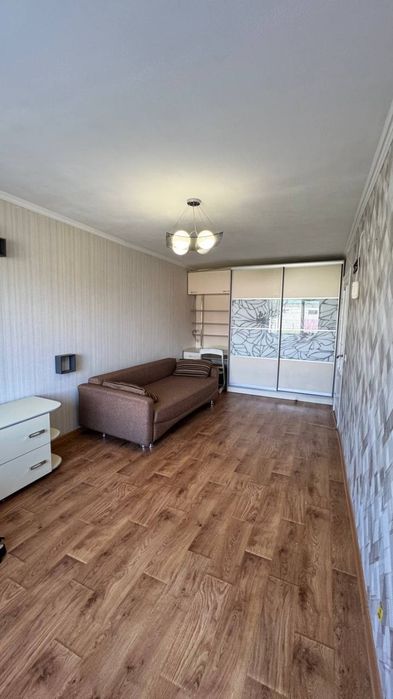 Продаж 1 кімнатної  квартири з гаражем.