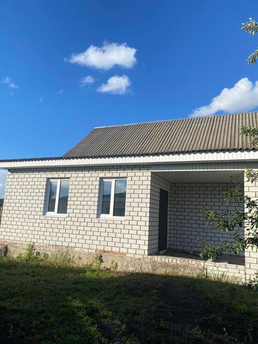 Продається недобудований будинок у центрі селищеЗідьки